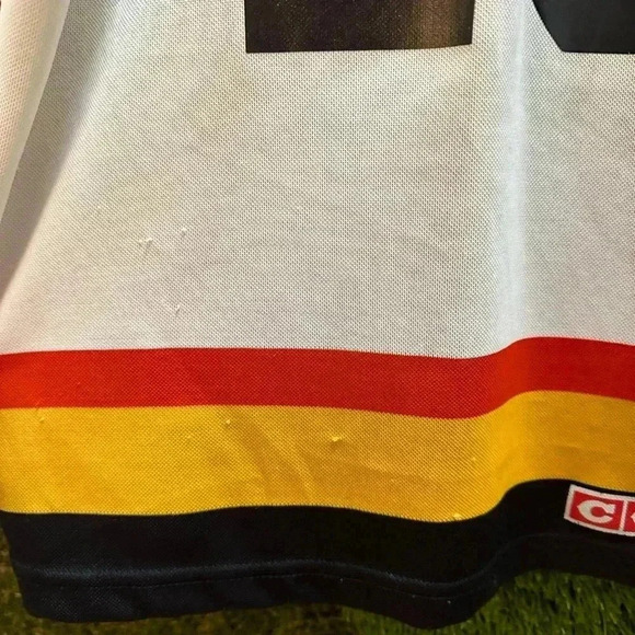 Vintage NHL 1989-90 Vancouver Canucks 20th Anniversary Trevor Linden Jersey - Picture 10 of 12